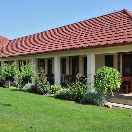 Néró Apartman Veľký Meder Exterior foto