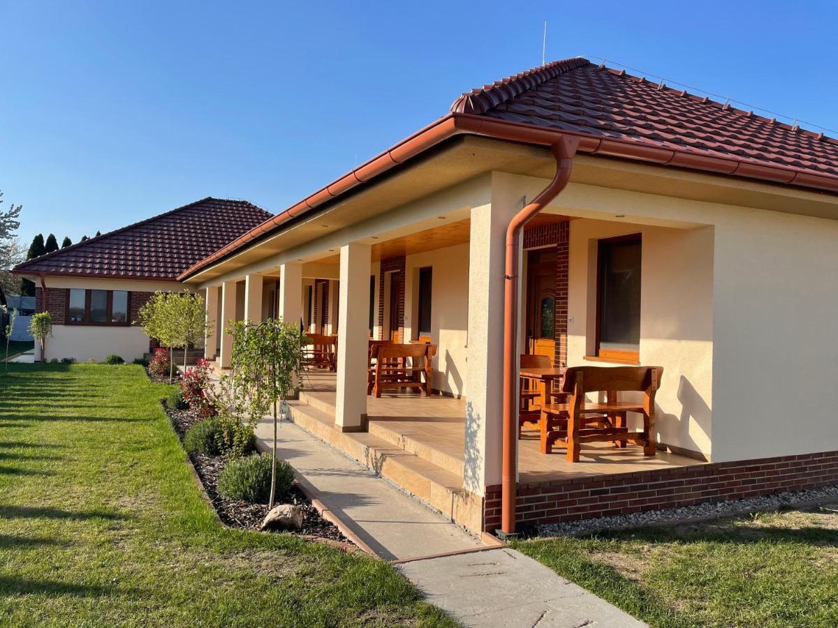 Néró Apartman Veľký Meder Exterior foto